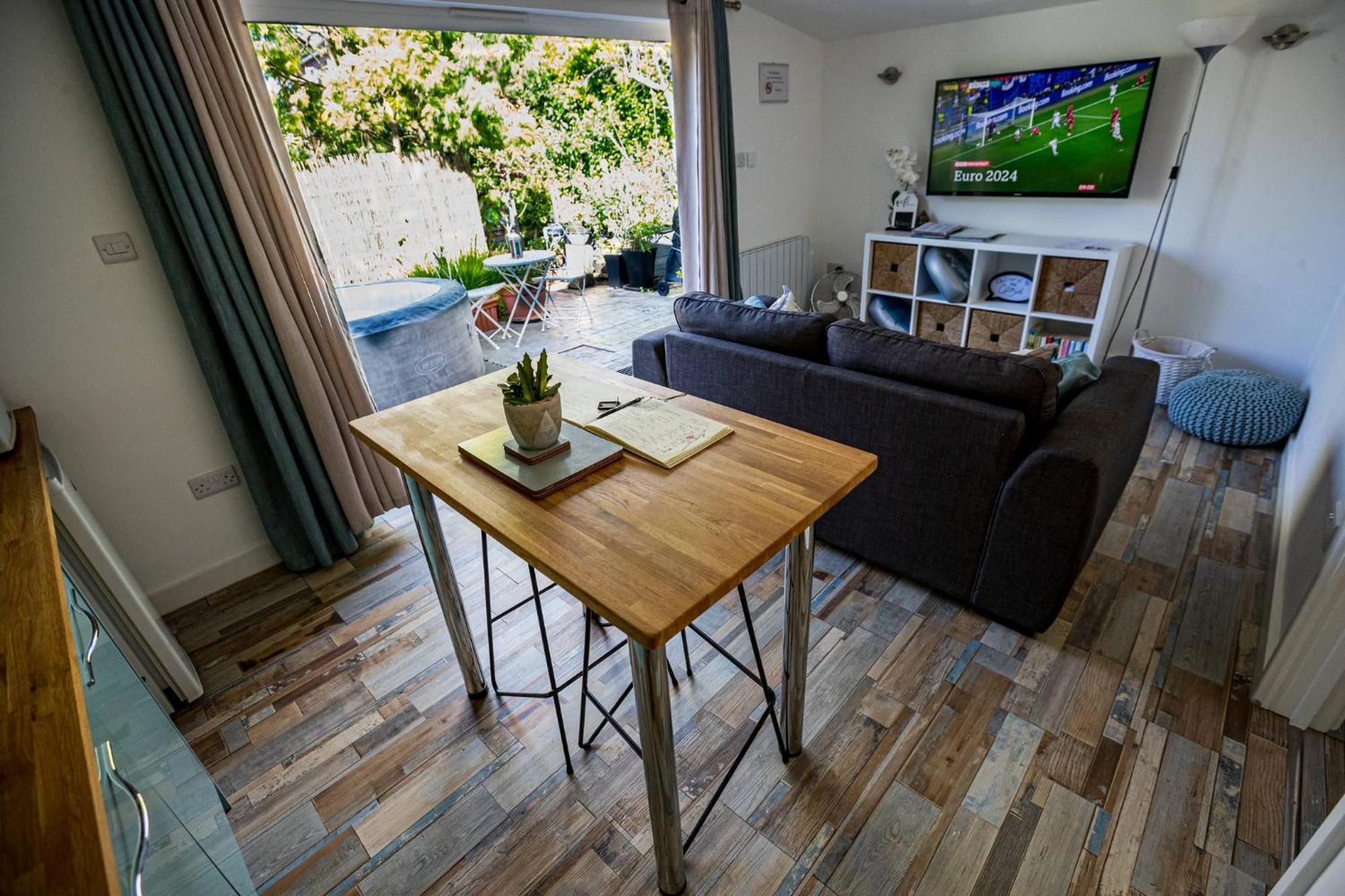 Hinton  Hideaway Cabin For Two On Edge Of New Forest מראה חיצוני תמונה